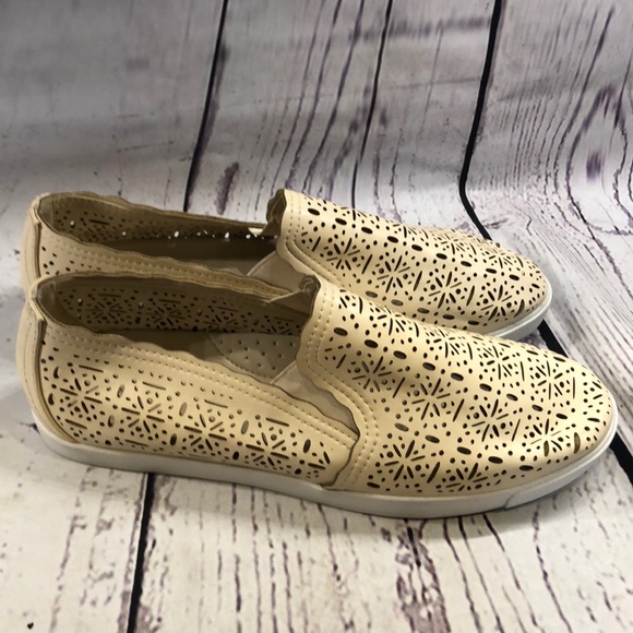 Solesenseability ivory Nude Briella slip on NWOT - Picture 4 of 5